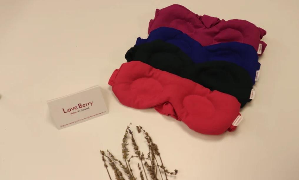 Love Berry Soothing Herb Eye Mask, Forest Green Color